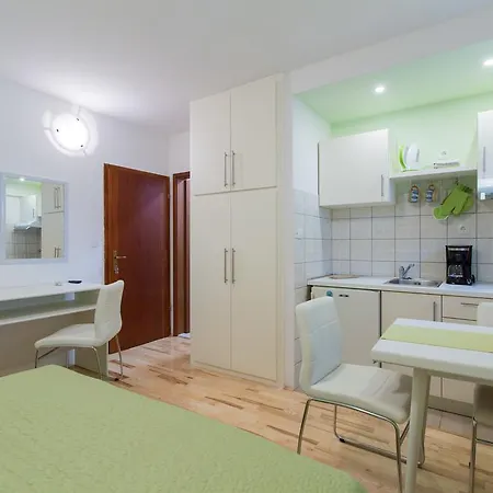 Apartments Stanicic Brela Chambre photo